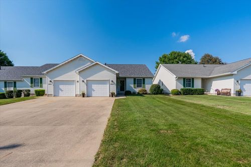 1051 Kleemann Dr, Clinton, IL, 61727-9422 | Card Image