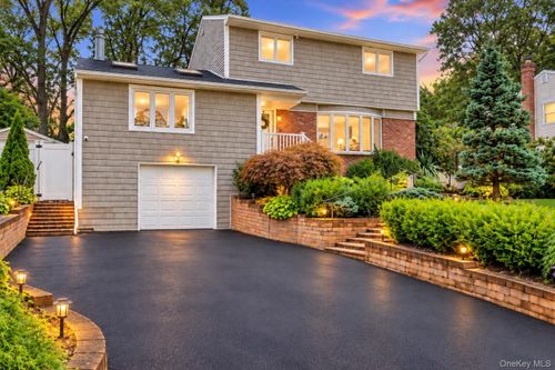 16 Wren Dr, Hauppauge, NY, 11788-1107 | Card Image