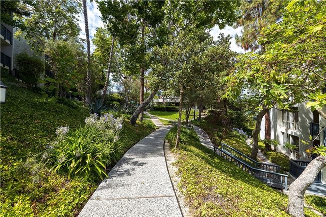 306 - 3602 W Estates Ln, Condo with 2 bedrooms, 2 bathrooms and 2 parking in Rolling Hills Estates CA | Image 7
