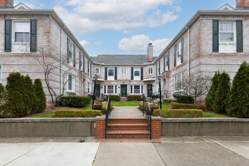 43 Cranford Ln, Grosse Pointe, MI, 48230-1514 | Card Image