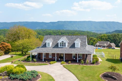 136 Landon Dr, Mount Carmel, TN, 37645-3633 | Card Image