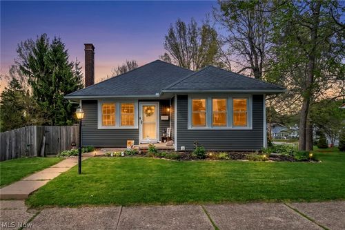 275 4th St Sw, Brewster, OH, 44613-1327 | Card Image