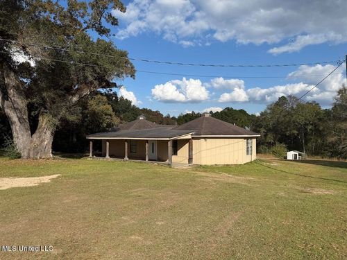 69 Buster Shaw Rd, Lumberton, MS, 39455-9405 | Card Image