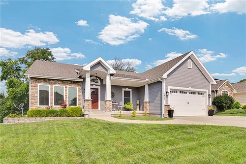 1402 Norfolk Dr, Harrisonville, MO, 64701-2096 | Card Image