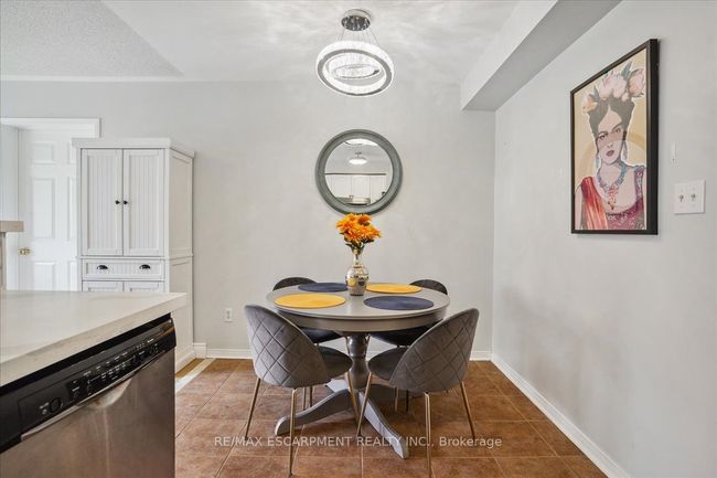 2403 Emerson Dr, House attached with 3 bedrooms, 4 bathrooms and 1 parking in Burlington ON | Image 9