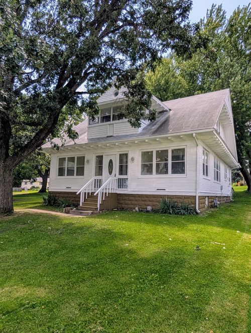 714 Main St, Emmons, MN, 56029-1018 | Card Image