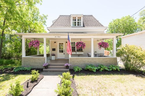 611 Silver Lake Rd, Fenton, MI, 48430-2620 | Card Image