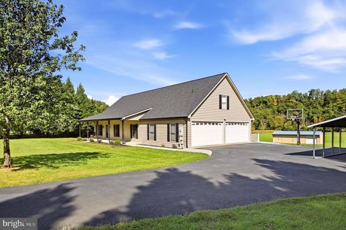 858 Abbie Ln, Kearneysville, WV, 25430-3508 | Card Image