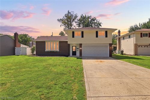 6126 Park Ridge Drive, North Olmsted, OH, 44070 | Card Image