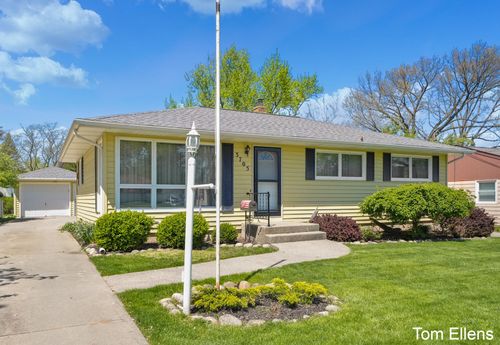 3705 Hazelwood Ave Sw, Wyoming, MI, 49519-3627 | Card Image