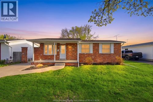 10395 Caledon Crt, Windsor, ON, N8R1C7 | Card Image