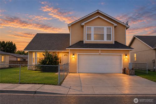 1705 Guernsey St, Sunnyside, WA, 98944-8454 | Card Image