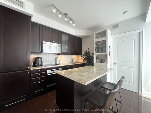 715-1 Bedford Rd, Toronto, ON, M5R2B5 | Card Image