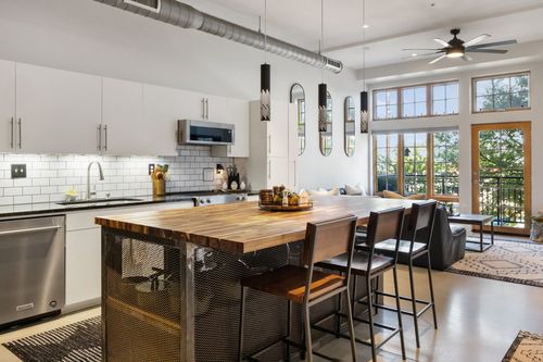 216-2235 E 6th St, Austin, TX, 78702-3443 | Card Image