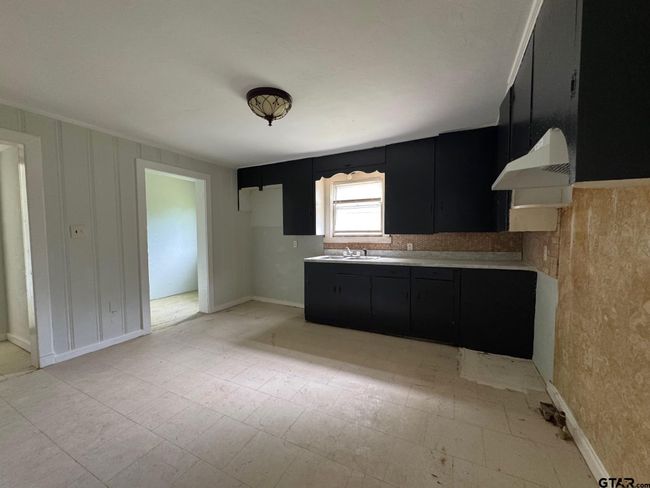 815 Bert St, House other with 5 bedrooms, 2 bathrooms and null parking in Daingerfield TX | Image 5