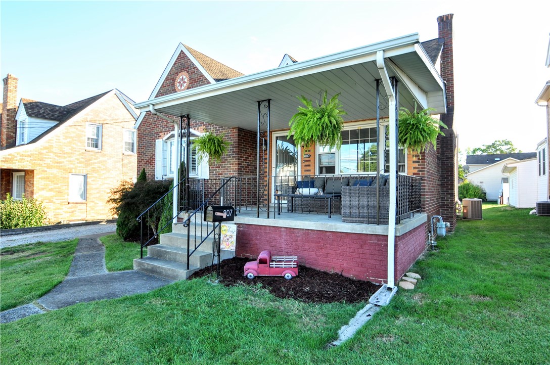1st St, Canonsburg, PA 15317