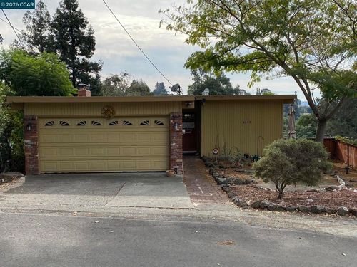 6233 Leona St, Oakland, CA, 94605-1219 | Card Image