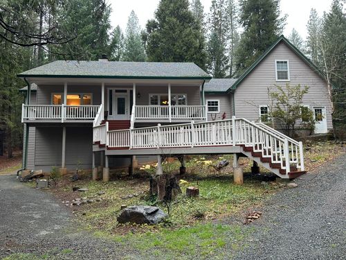 7353 Redthorne Rd, Rogue River, OR, 97537-4652 | Card Image