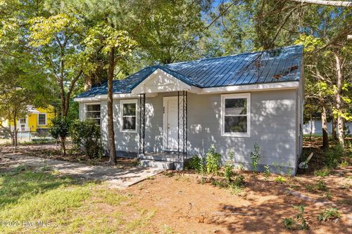 404 Seymour St, Aberdeen, NC, 28315-1927 | Card Image