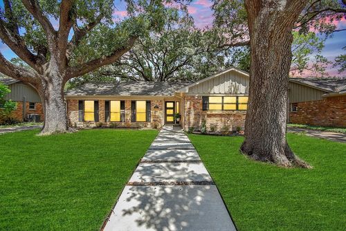7618 Highmeadow Dr, Houston, TX, 77063-4818 | Card Image