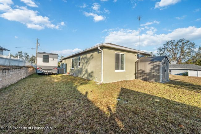 Rear Exterior | Image 41