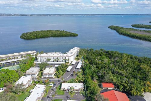 576 Sutton Pl, Longboat Key, FL, 34228-2302 | Card Image