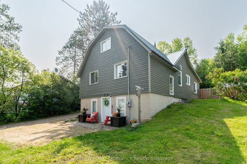 102 James St, Burk's Falls, ON, P0A1C0 | Card Image