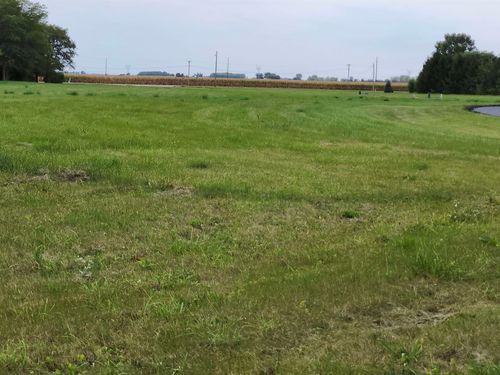 1067 Peter Dr, Dixon, IL, 61021-8305 | Card Image