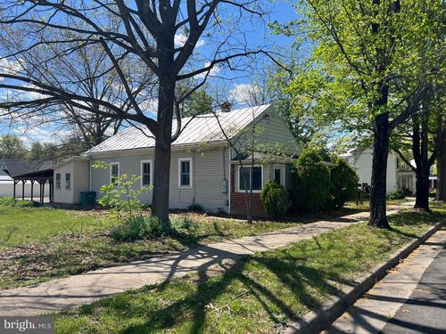 203 6th St, GROTTOES, VA, 24441-2626 | Card Image