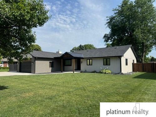 2255 Teakwood Dr, Fremont, NE, 68025-6801 | Card Image