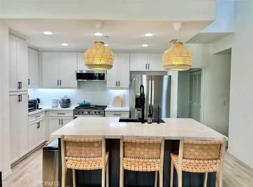 2829 W Edinger Ave, Santa Ana, CA, 92704-3925 | Card Image