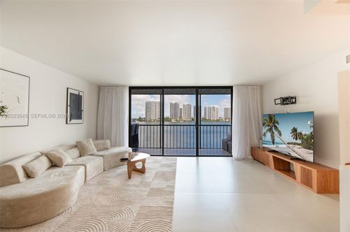 s405-17500 N Bay Rd, Sunny Isles Beach, FL, 33160-2872 | Card Image