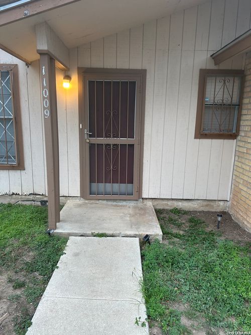 11009 Valley Star Dr, San Antonio, TX, 78224-2934 | Card Image