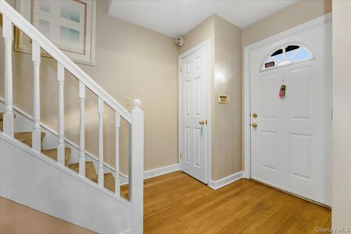 433 Westminster Rd, Rockville Centre, NY, 11570-1440 | Card Image