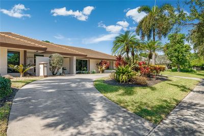 15830 Sw 82nd Ave, House other with 5 bedrooms, 3 bathrooms and null parking in Palmetto Bay FL | Image 2