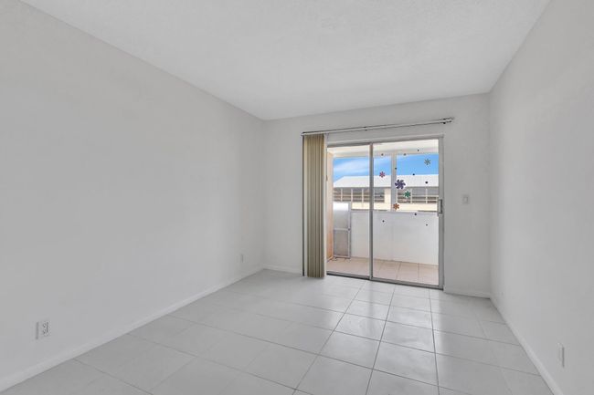 110 Sheffield E, Condo with 2 bedrooms, 2 bathrooms and null parking in West Palm Beach FL | Image 12