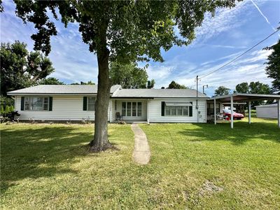 224 E 9th Street, House other with 3 bedrooms, 2 bathrooms and null parking in Neoga IL | Image 2