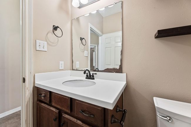 2nd bath with combined tub and shower | Image 34