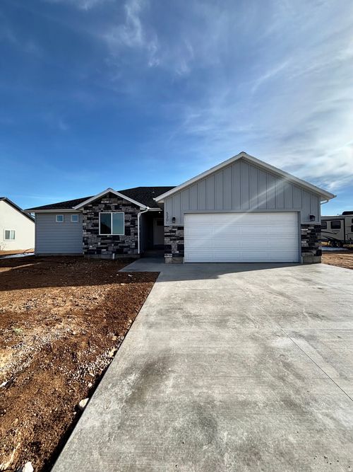 530 N 230 E, Fillmore, UT, 84631-3502 | Card Image