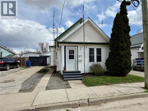 37 Foster St, Chatham, ON, N7M4N4 | Card Image