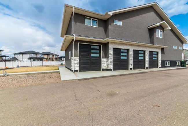 58 Somerside Gate Se, Home with 7 bedrooms, 4 bathrooms and 6 parking in Medicine Hat AB | Image 1