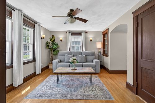 25 Pleasant St, Saugus, MA, 01906-2132 | Card Image