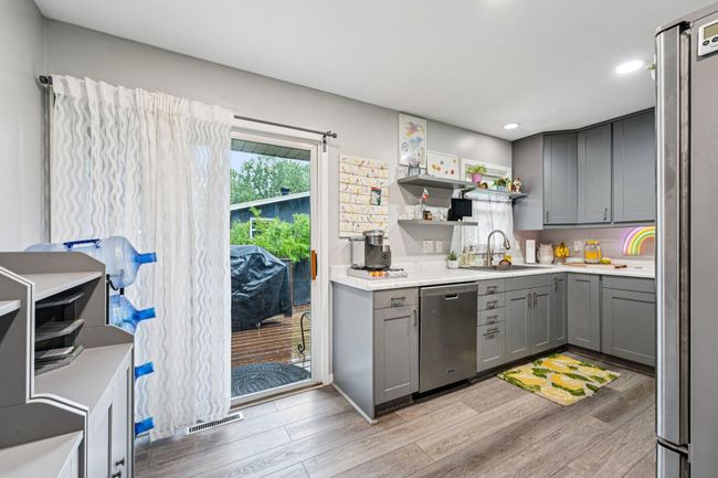Sliding door to the back deck | Image 12
