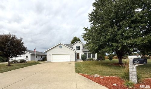 211 S Froelich Ln, Abingdon, IL, 61410-1623 | Card Image