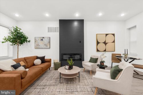 4038 Green St, PHILADELPHIA, PA, 19104-1758 | Card Image
