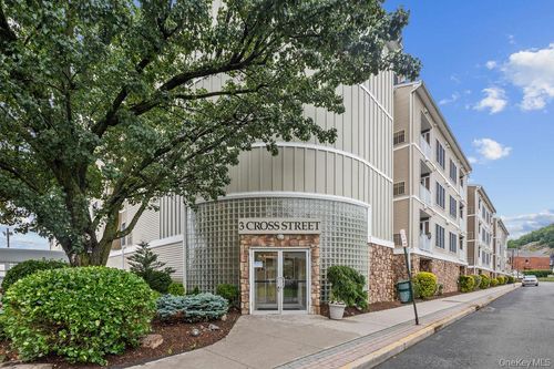 310-3 Cross St, Suffern, NY, 10901-4650 | Card Image