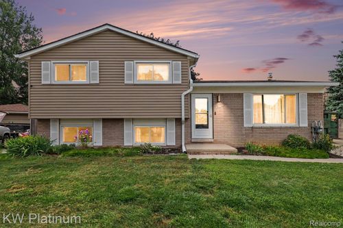 32369 Norwich Ct, Fraser, MI, 48026-2344 | Card Image