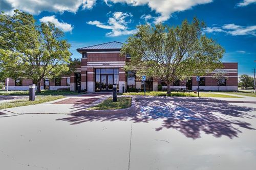 2800 S Rock Rd, Wichita, KS, 67210-1801 | Card Image