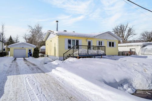 701 Rue Riopel, L'Épiphanie, QC, J5X4H3 | Card Image