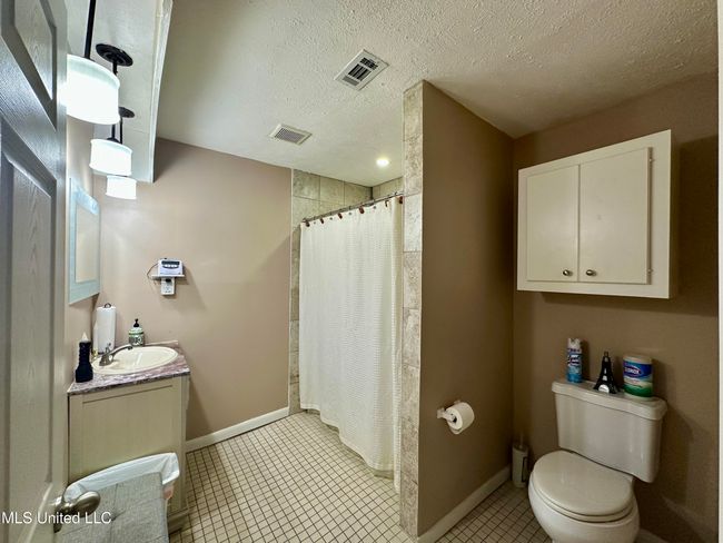 GUEST BATH | Image 27